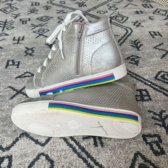 High top metallic sneakers - girls size 5 rainbow sole zip up side - Picture 6 of 7